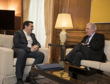 Συνάντηση Αλ. Τσίπρα με Δ. Αβραμόπουλο αύριο στο Μέγαρο Μαξίμου